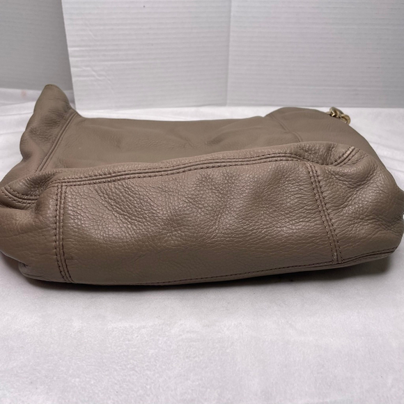 Michael Kors Fulton Luggage Tan Pebbled Leather Hobo Shoulder Bag Gold Medallion - Picture 10 of 16